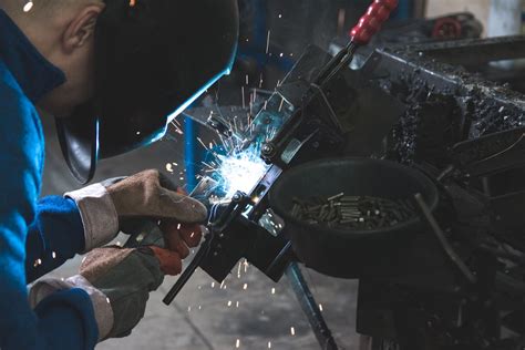 does a metal fabricator need a degree license or certification|qualifications for metal fabricators.